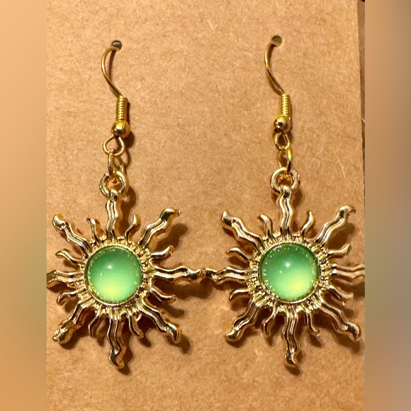 Hand Crafted Jewelry - Radiant Gold tone and Green Sunburst Earrings